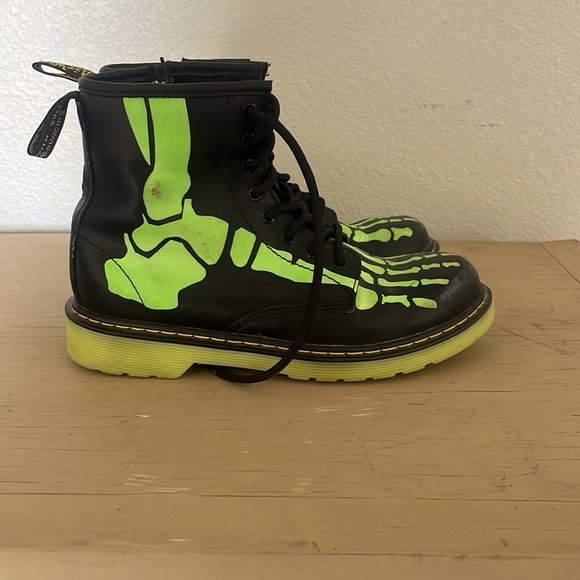 RARE Limited Edition Dr. Martens Skeleton Glow in the Dark Boots US 6 - Picture 3 of 4